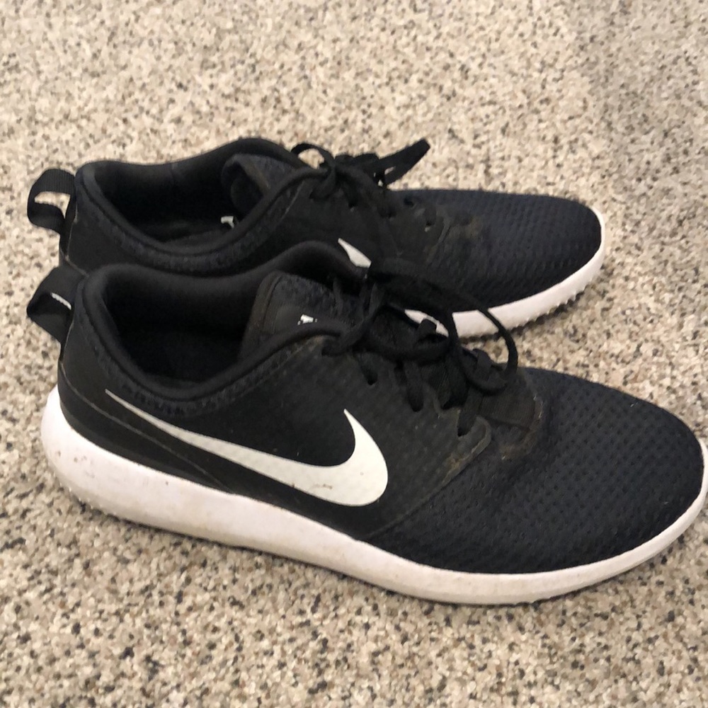 Nike golf shoes no studs men’s 10.5